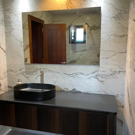 Villa Ecopausa Somio - *